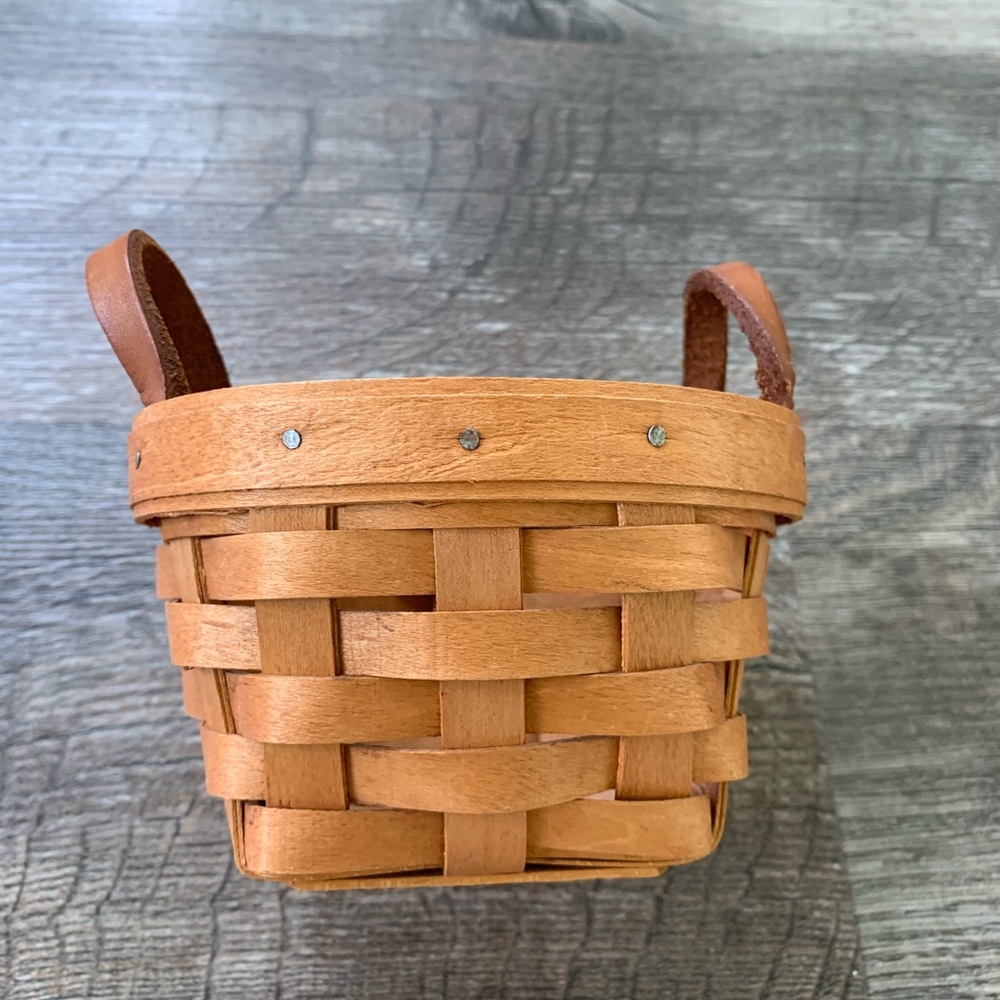 1994 Longaberger Small Booking basket